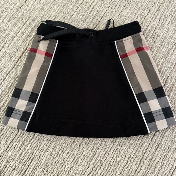 Toddler Burberry skirt 18m